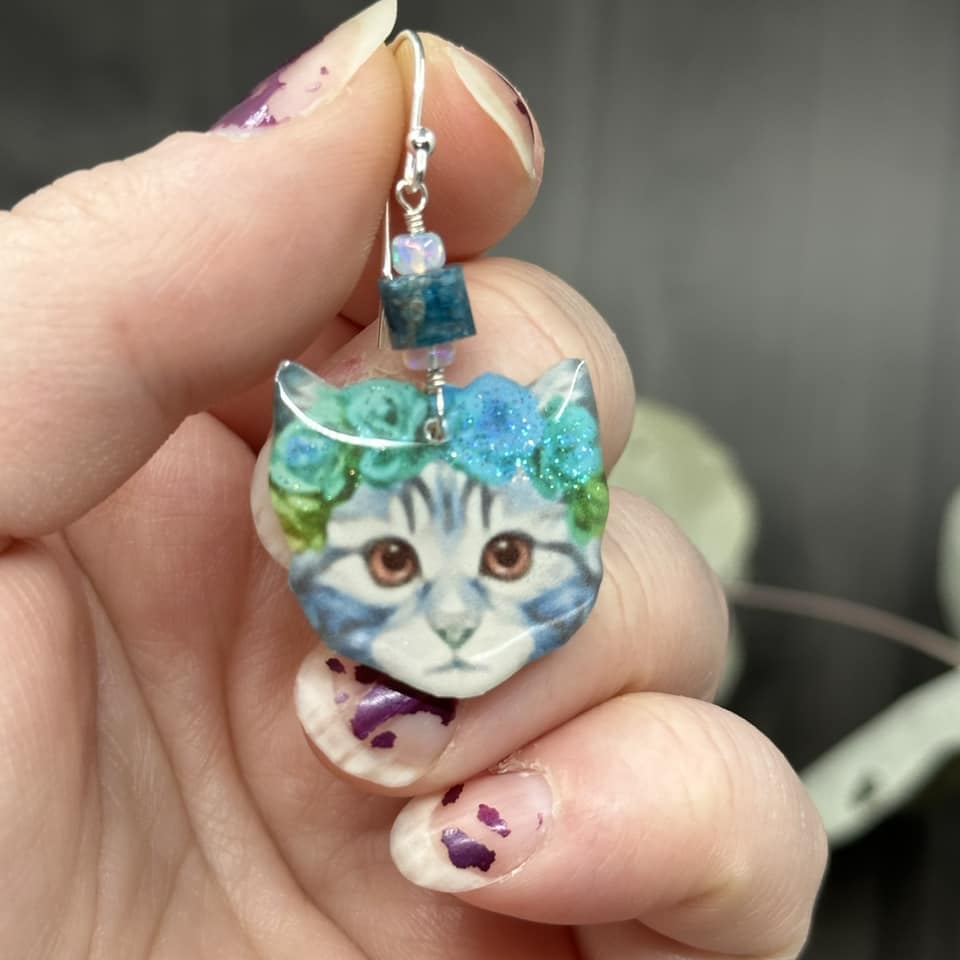 Floral kitty earrings with apatite and opals