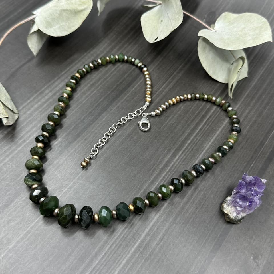 Gorgeous Graduated Greens and Pearls Necklace