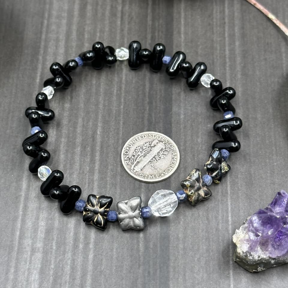 7" Glass and Sapphire Stretch Bracelet